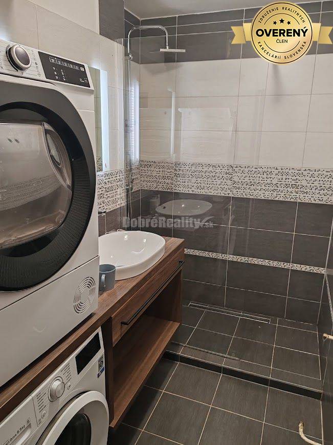 PRENÁJOM: VEĽKÝ 3 IZBOVÝ BYT S BALKÓNOM, CENTRUM