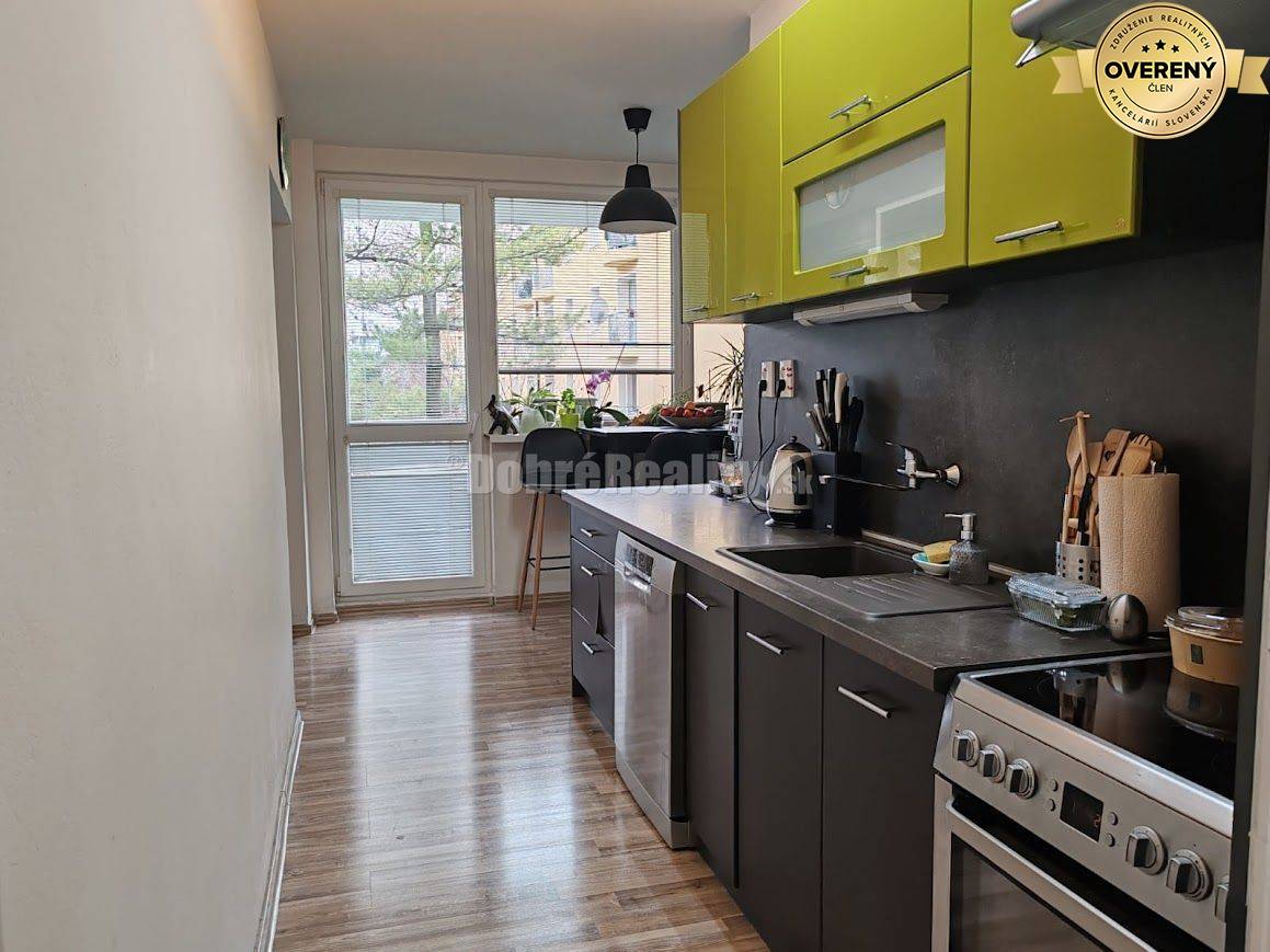 PRENÁJOM: VEĽKÝ 3 IZBOVÝ BYT S BALKÓNOM, CENTRUM