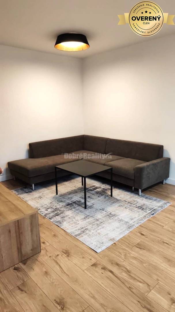 PRENÁJOM: VEĽKÝ 3 IZBOVÝ BYT S BALKÓNOM, CENTRUM