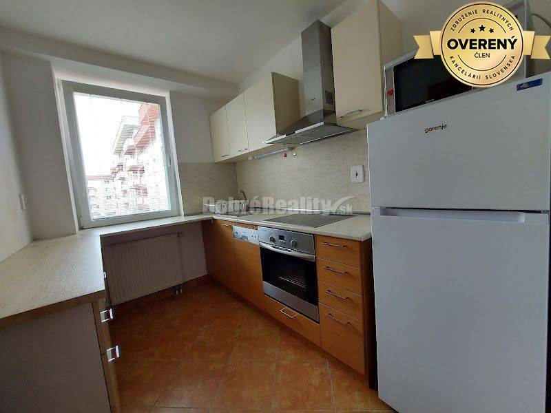 PRENÁJOM: 2 IZBOVÝ BYT S BALKÓNOM A PARKOVANÍM, CENTRUM