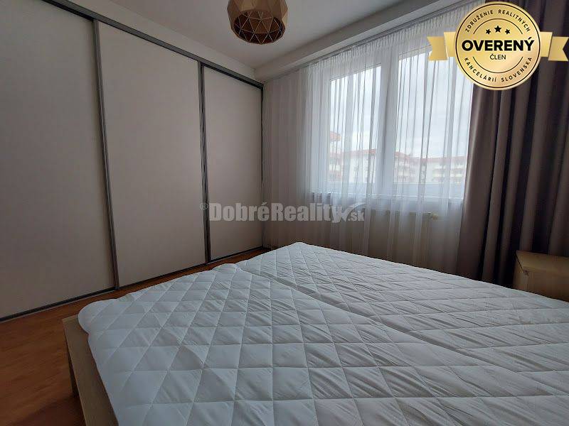 PRENÁJOM: 2 IZBOVÝ BYT S BALKÓNOM A PARKOVANÍM, CENTRUM