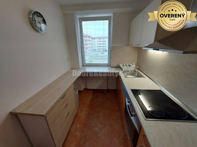 PRENÁJOM: 2 IZBOVÝ BYT S BALKÓNOM A PARKOVANÍM, CENTRUM