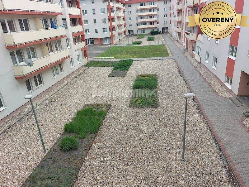 PRENÁJOM: 2 IZBOVÝ BYT S BALKÓNOM A PARKOVANÍM, CENTRUM