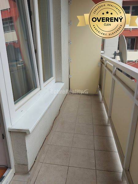 PRENÁJOM: 2 IZBOVÝ BYT S BALKÓNOM A PARKOVANÍM, CENTRUM