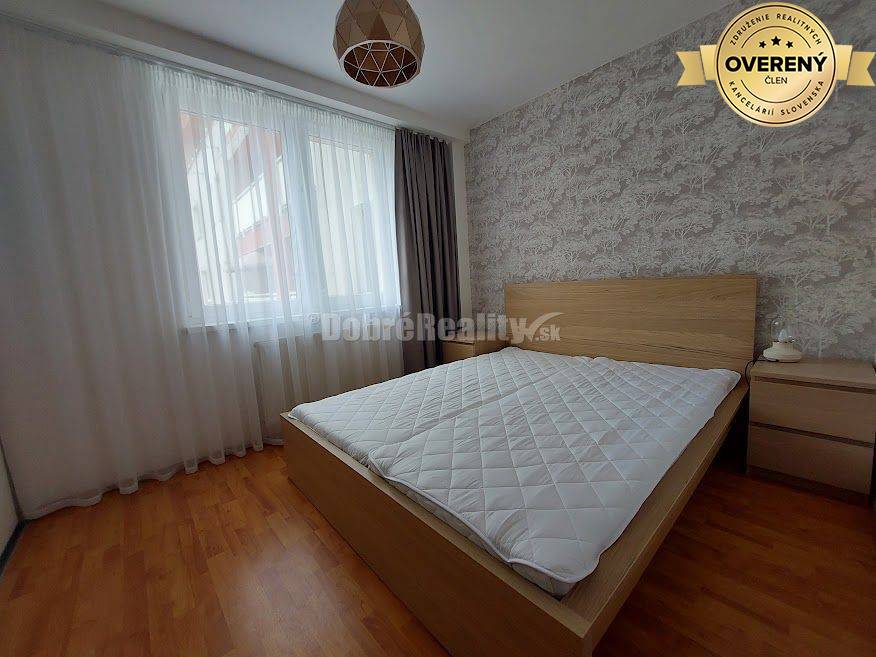 PRENÁJOM: 2 IZBOVÝ BYT S BALKÓNOM A PARKOVANÍM, CENTRUM