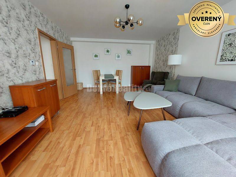 PRENÁJOM: 2 IZBOVÝ BYT S BALKÓNOM A PARKOVANÍM, CENTRUM