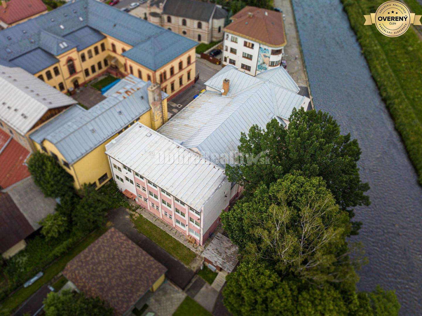 PREDAJ: Polyfunkčný objekt Sokolovňa, 1395 m2, Brezno