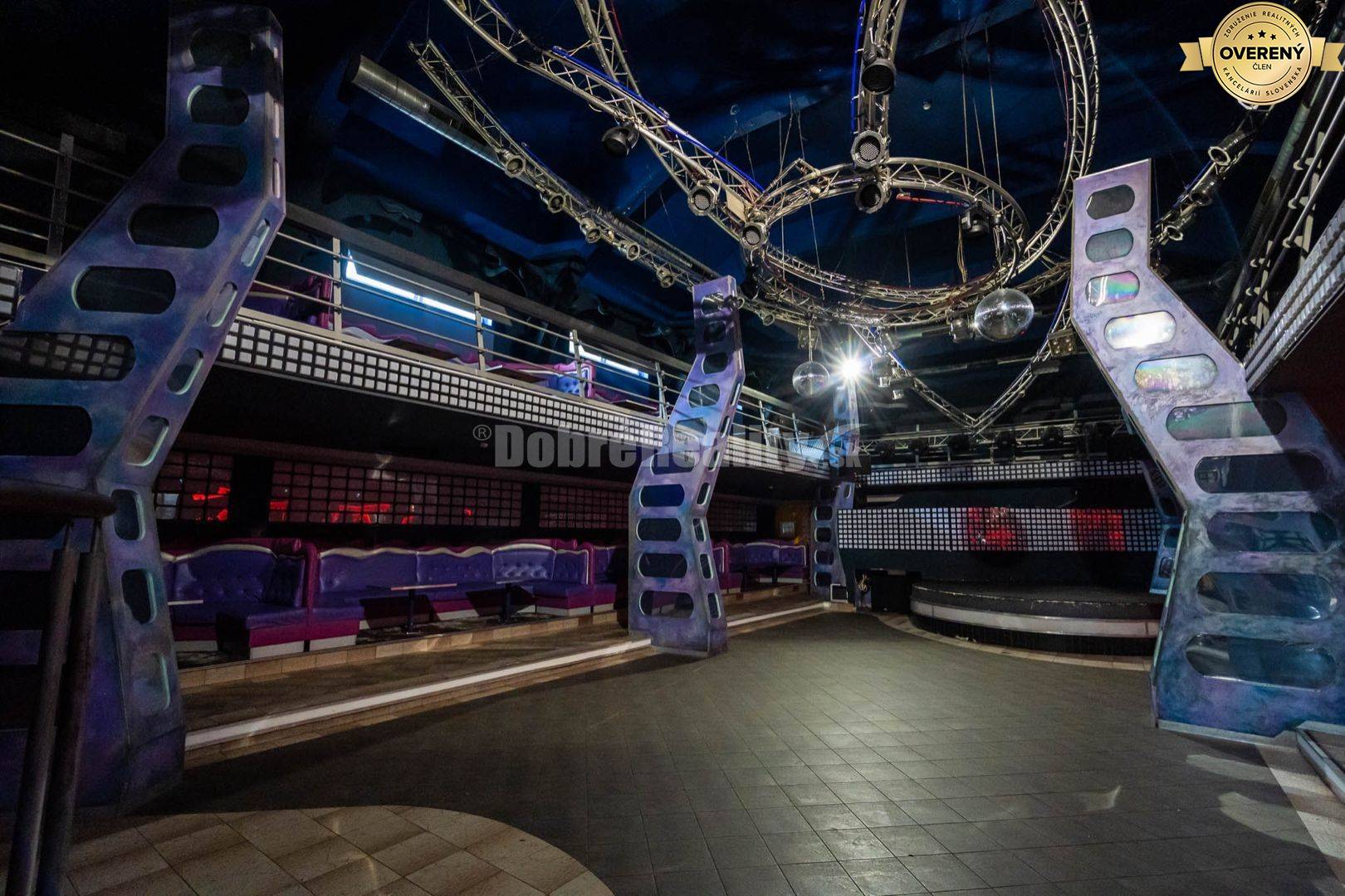 PRENÁJOM: Sokolovňa - hlavná sála, 815 m2, Brezno