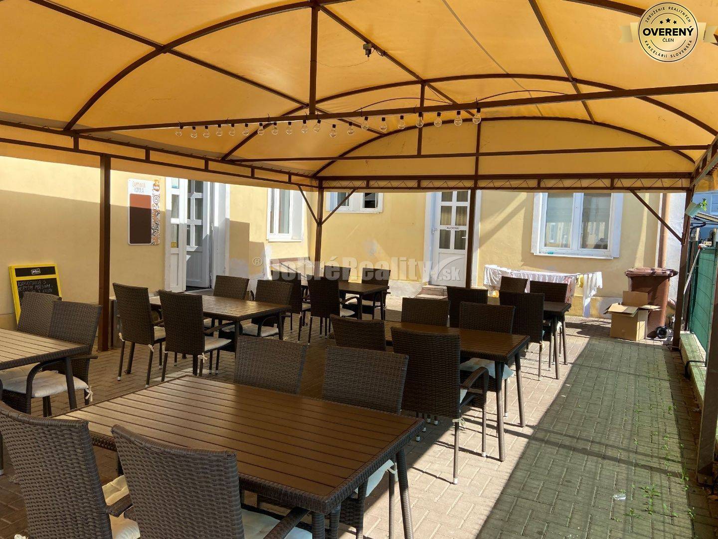 Na predaj veľká, lukratívna komerčná budova v centre Rimavskej Soboty