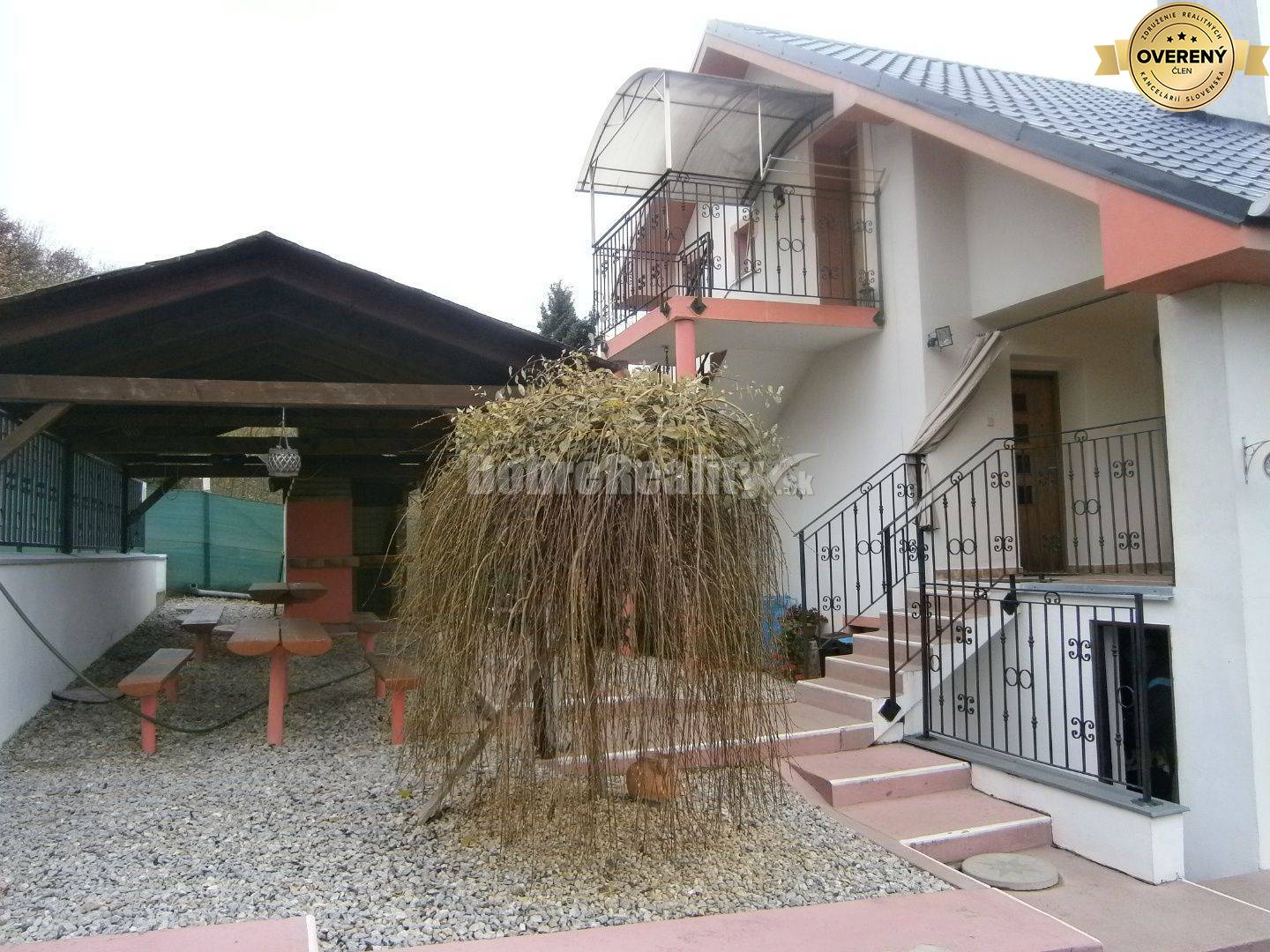 TOP: na predaj penzión v obci Podhájska !