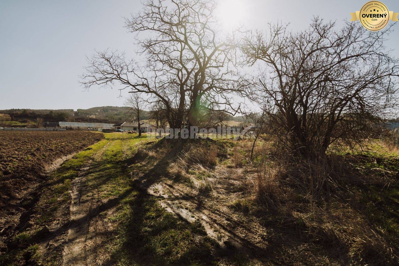 PREDAJ: Pozemok pre výstavbu menšieho rodinného domu, 764 m2, Veľká Lú