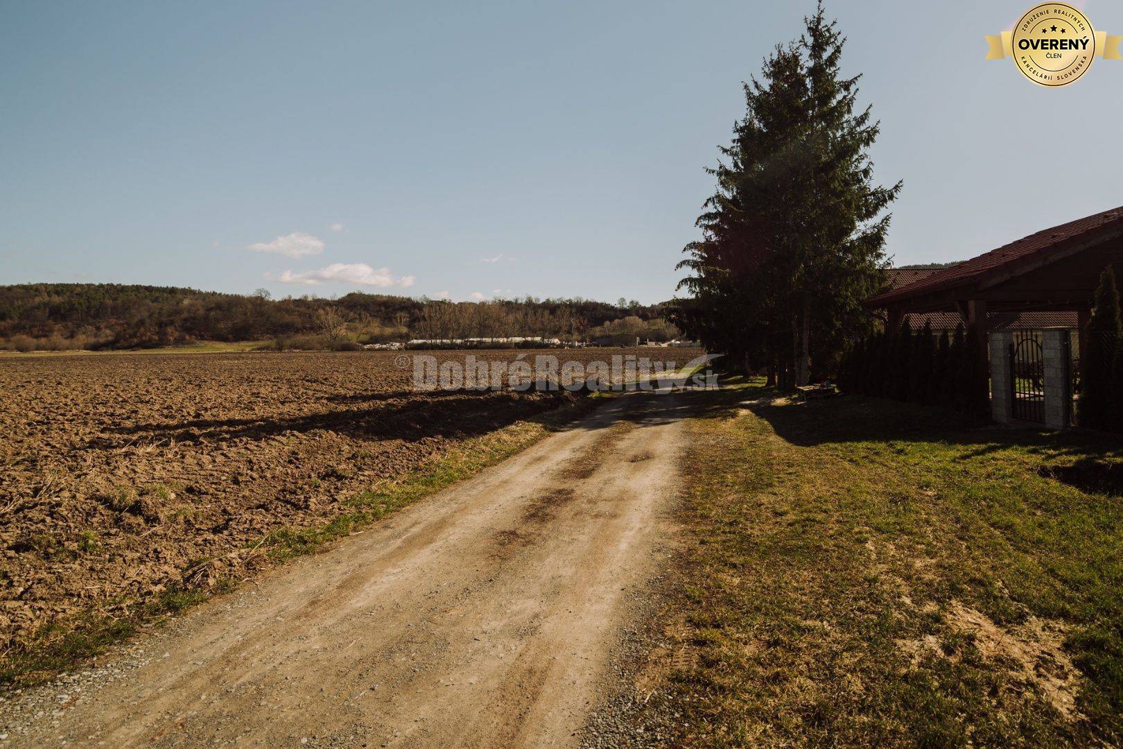 PREDAJ: Pozemok pre výstavbu menšieho rodinného domu, 764 m2, Veľká Lú