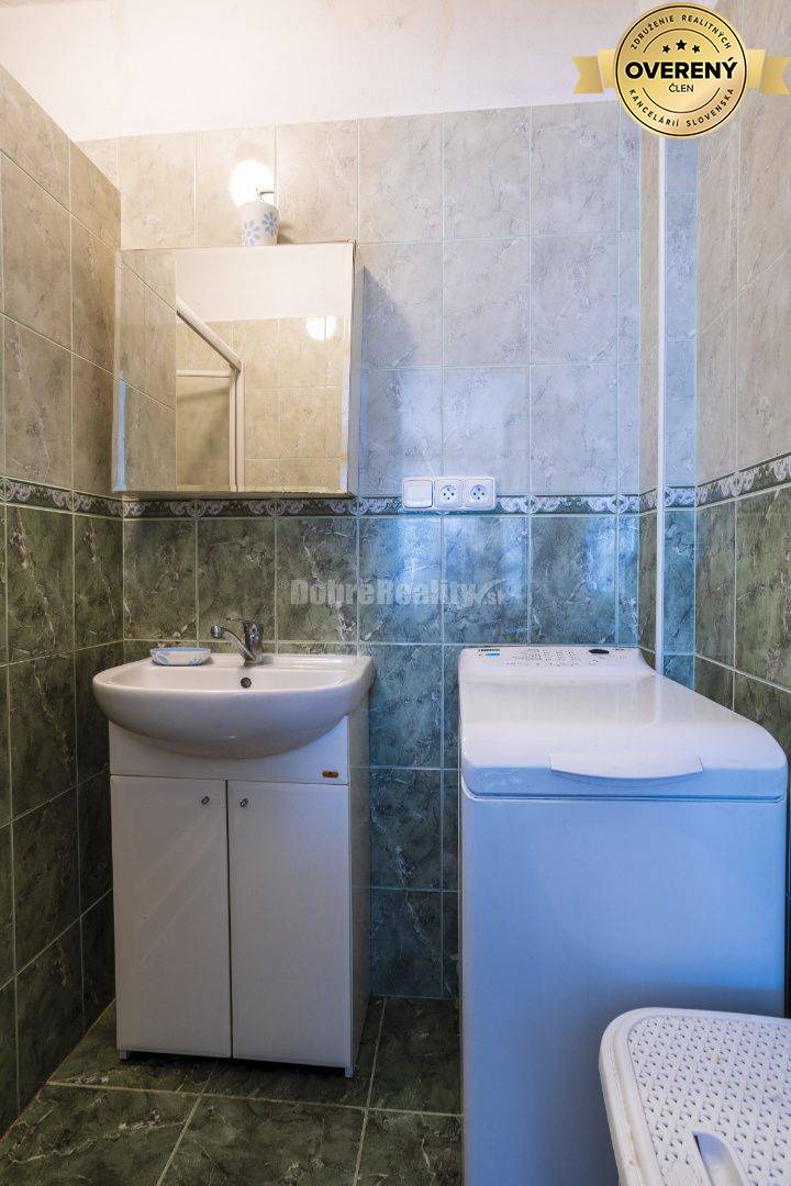 PREDAJ Rodinný dom s veľkým pozemkom a vlastnou studňou, Sklené, okres