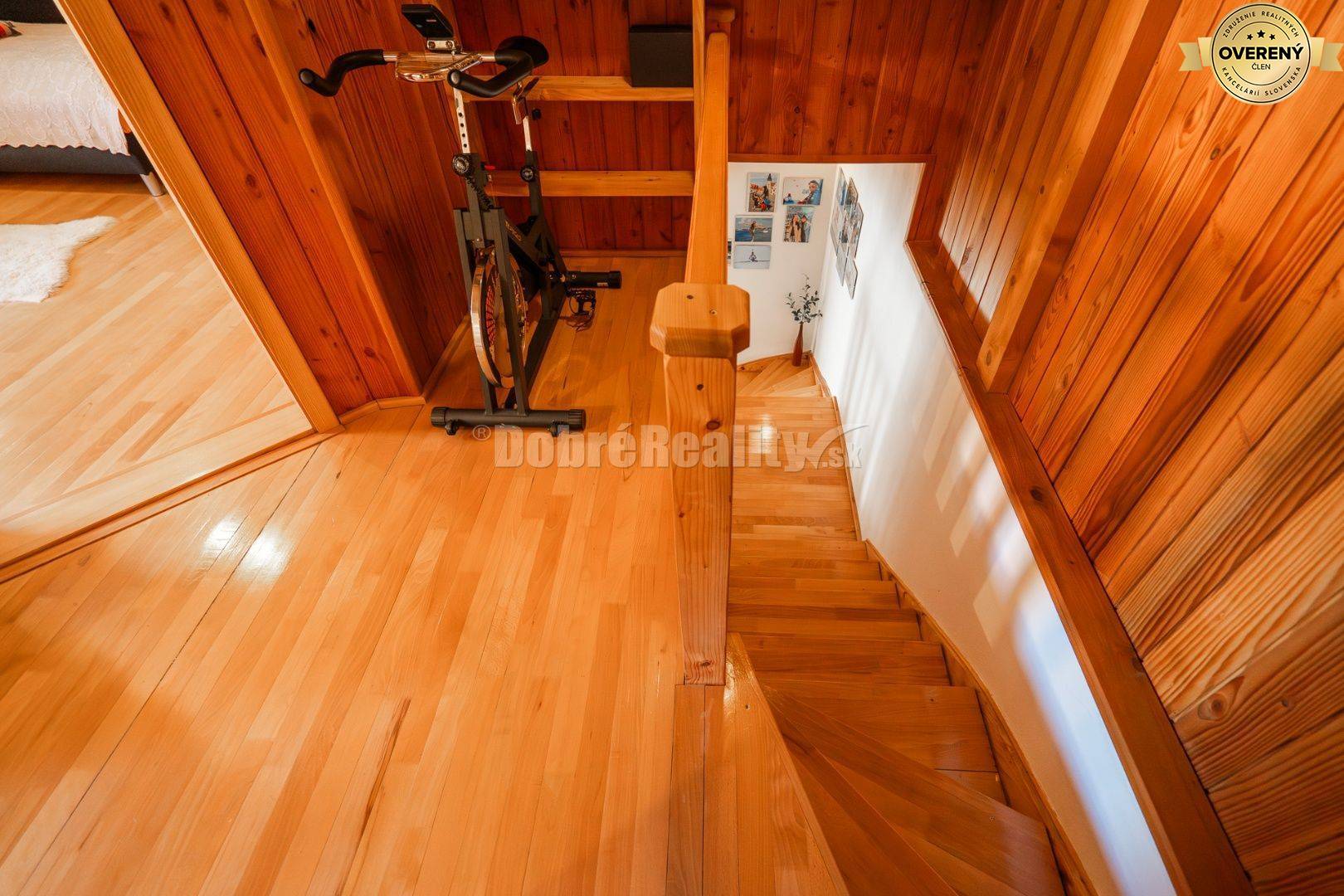 PREDAJ: Rodinný dom na brehu Čierneho Hrona s menším pozemkom, 160 m2,