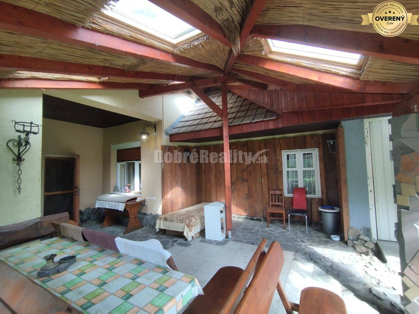 Viacgeneračný priestranný dom po kompletnej rekonštrukcii , vhodný aj