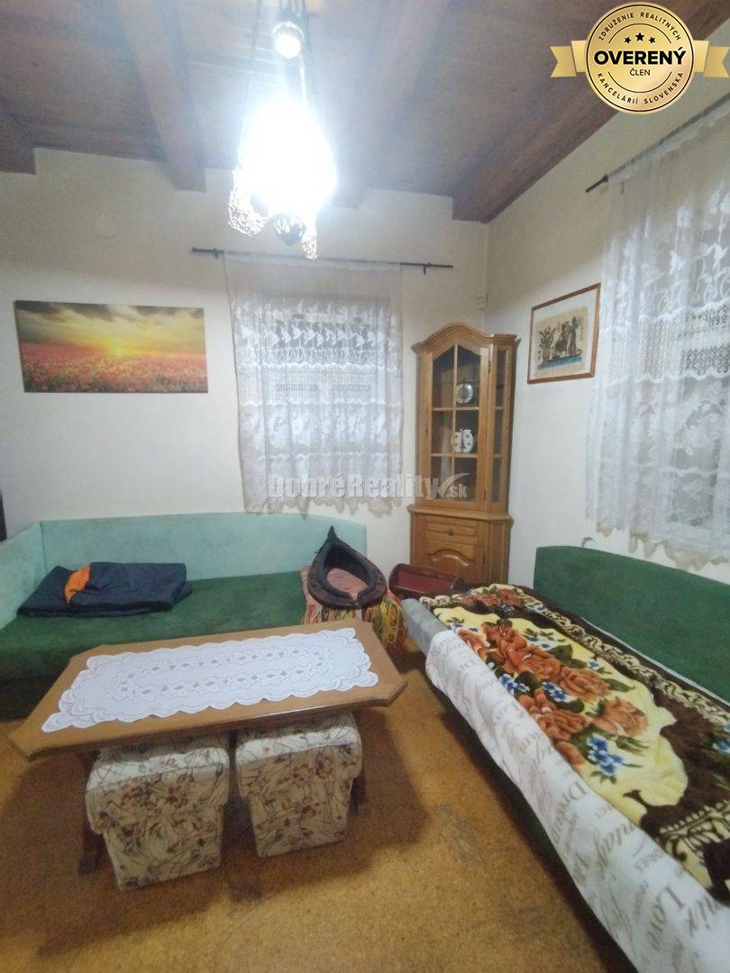 Viacgeneračný priestranný dom po kompletnej rekonštrukcii , vhodný aj