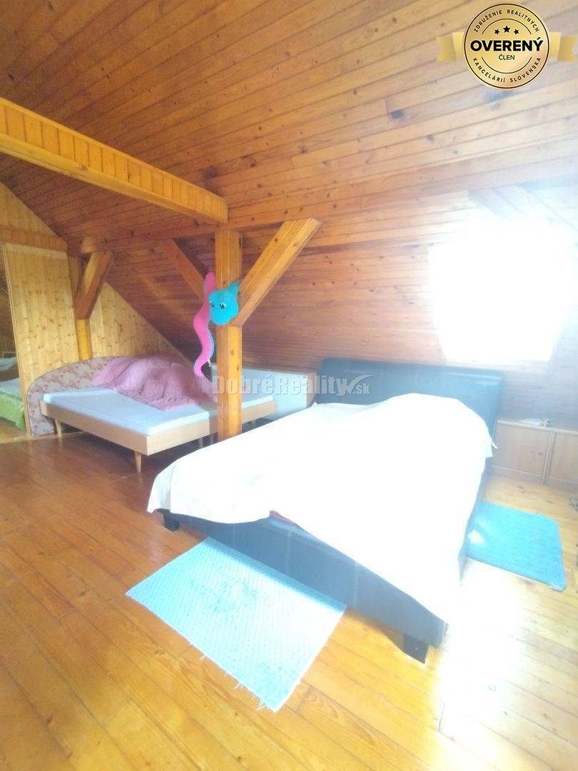 Viacgeneračný priestranný dom po kompletnej rekonštrukcii , vhodný aj