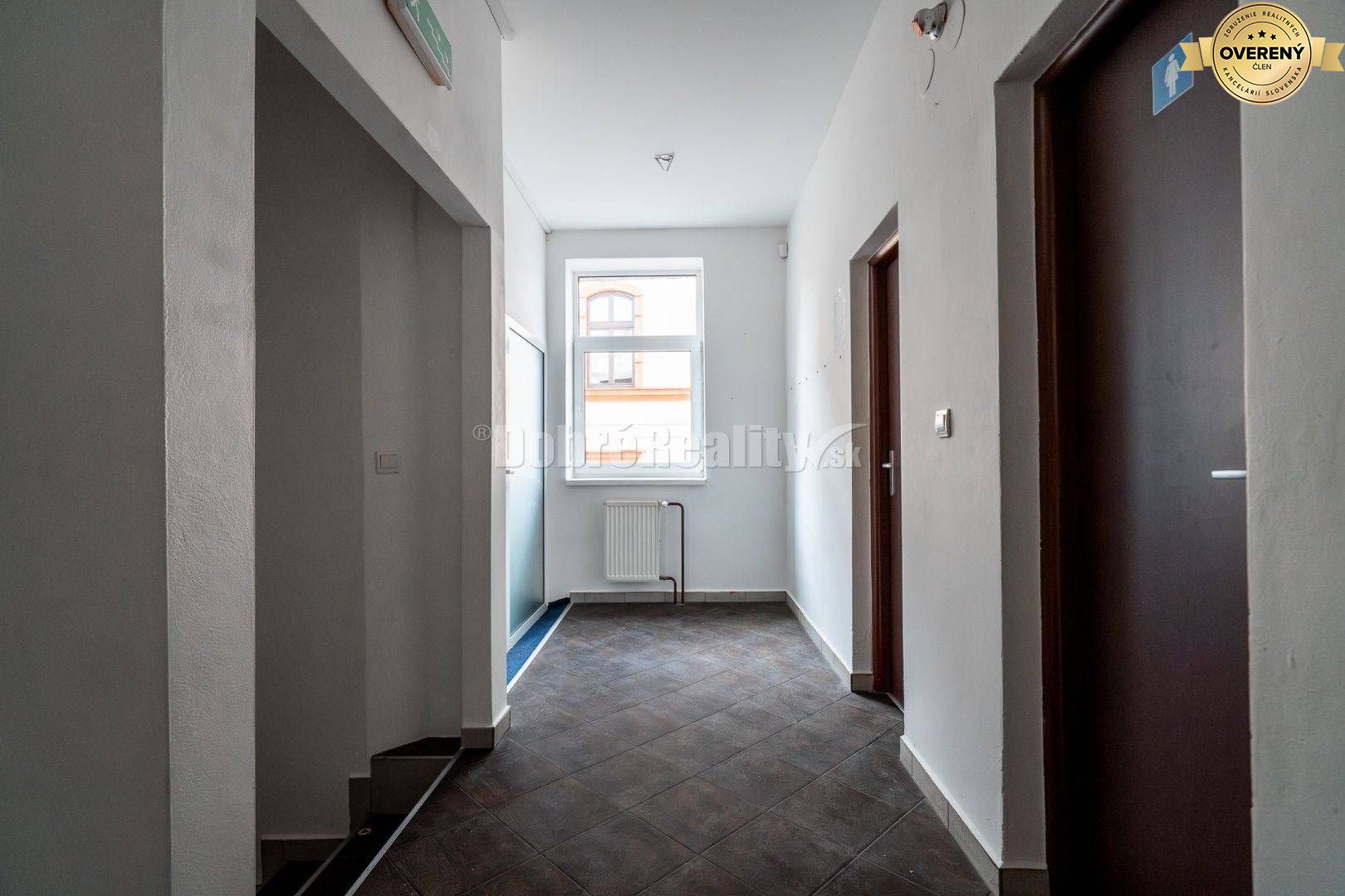 Prevádzkový priestor so samostatným vstupom, 262 m2, Brezno