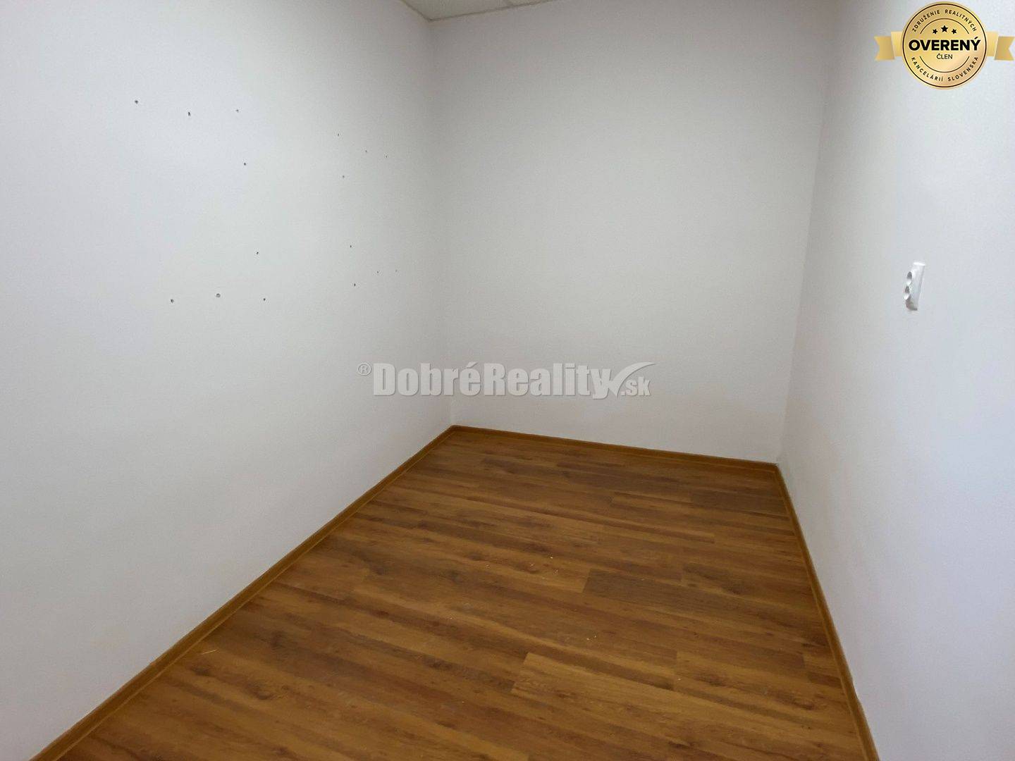 Na prenájom lukratívne komerčné priestory na Hlavnom námestí v Rimavsk