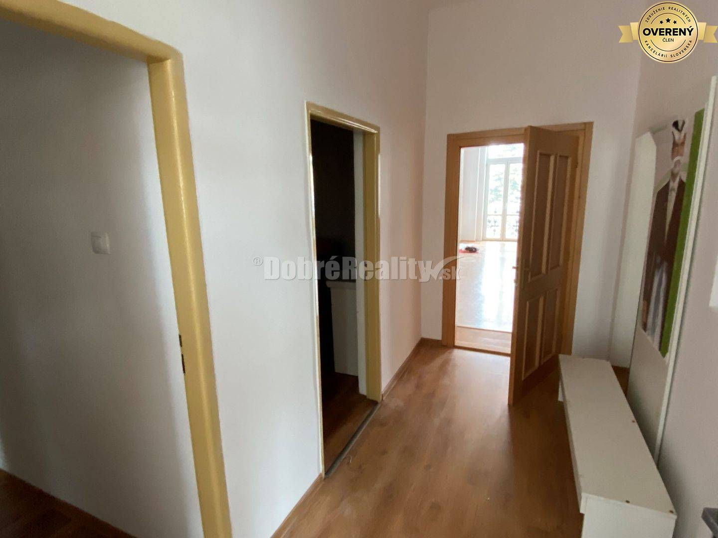 Na prenájom lukratívne komerčné priestory na Hlavnom námestí v Rimavsk