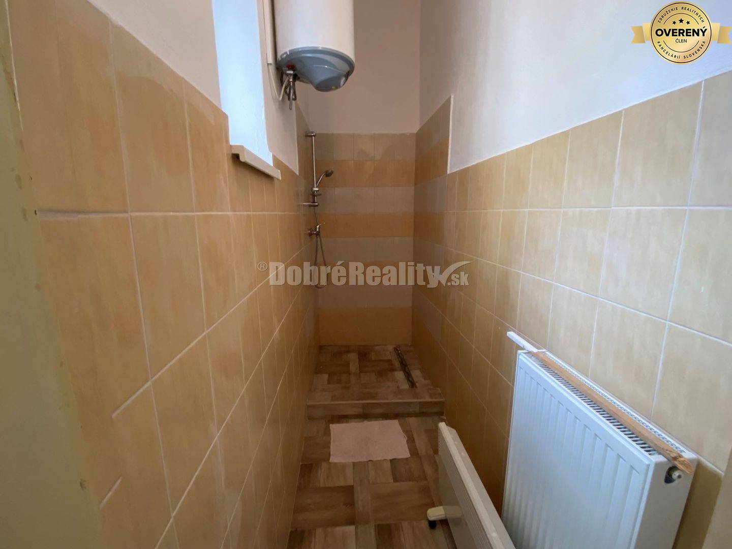 Na prenájom lukratívne komerčné priestory na Hlavnom námestí v Rimavsk