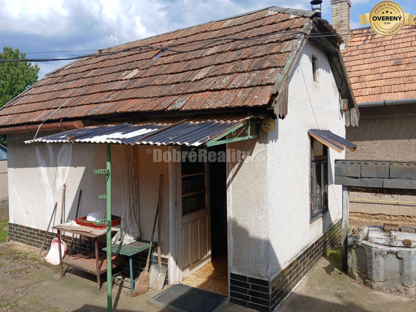 DOBRÉ REALITY - Vidiecky dom s veľkou záhradou v obci Farna (okr. Lev