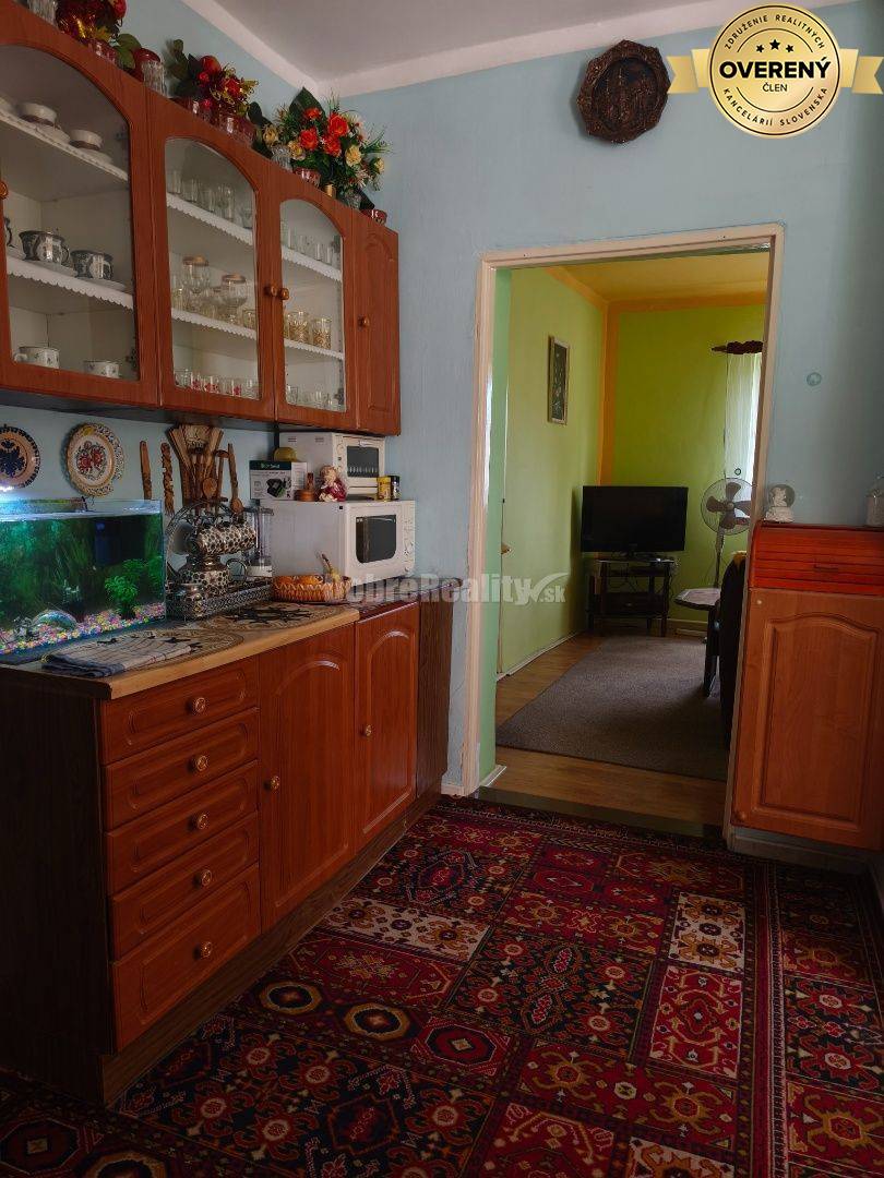 Zachovalý 3 izbový domček v Seliciach k okamžitému nasťahovaniu .