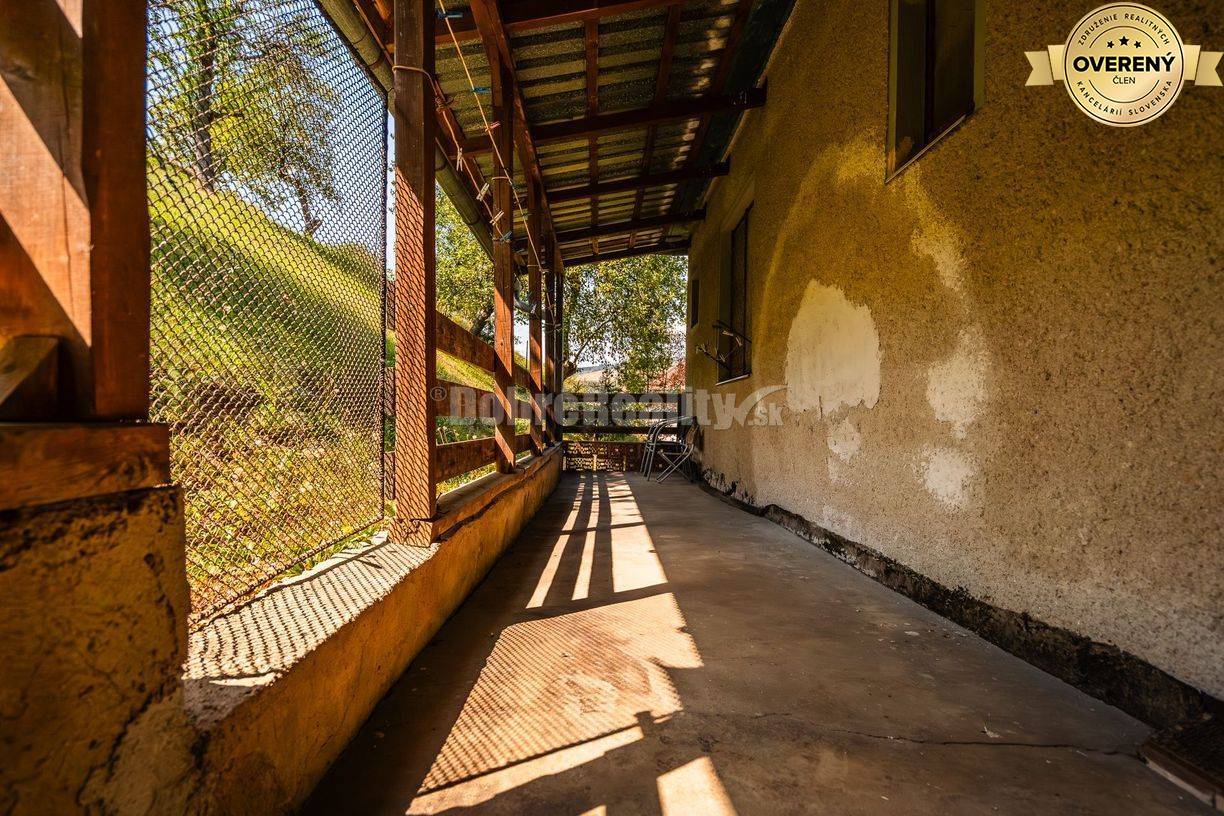 PREDAJ: Veľký rodinný dom s hospodárskym zázemím, dielňami a záhradou,