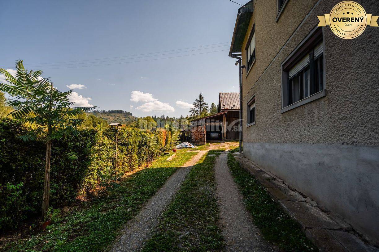 PREDAJ: Veľký rodinný dom s hospodárskym zázemím, dielňami a záhradou,