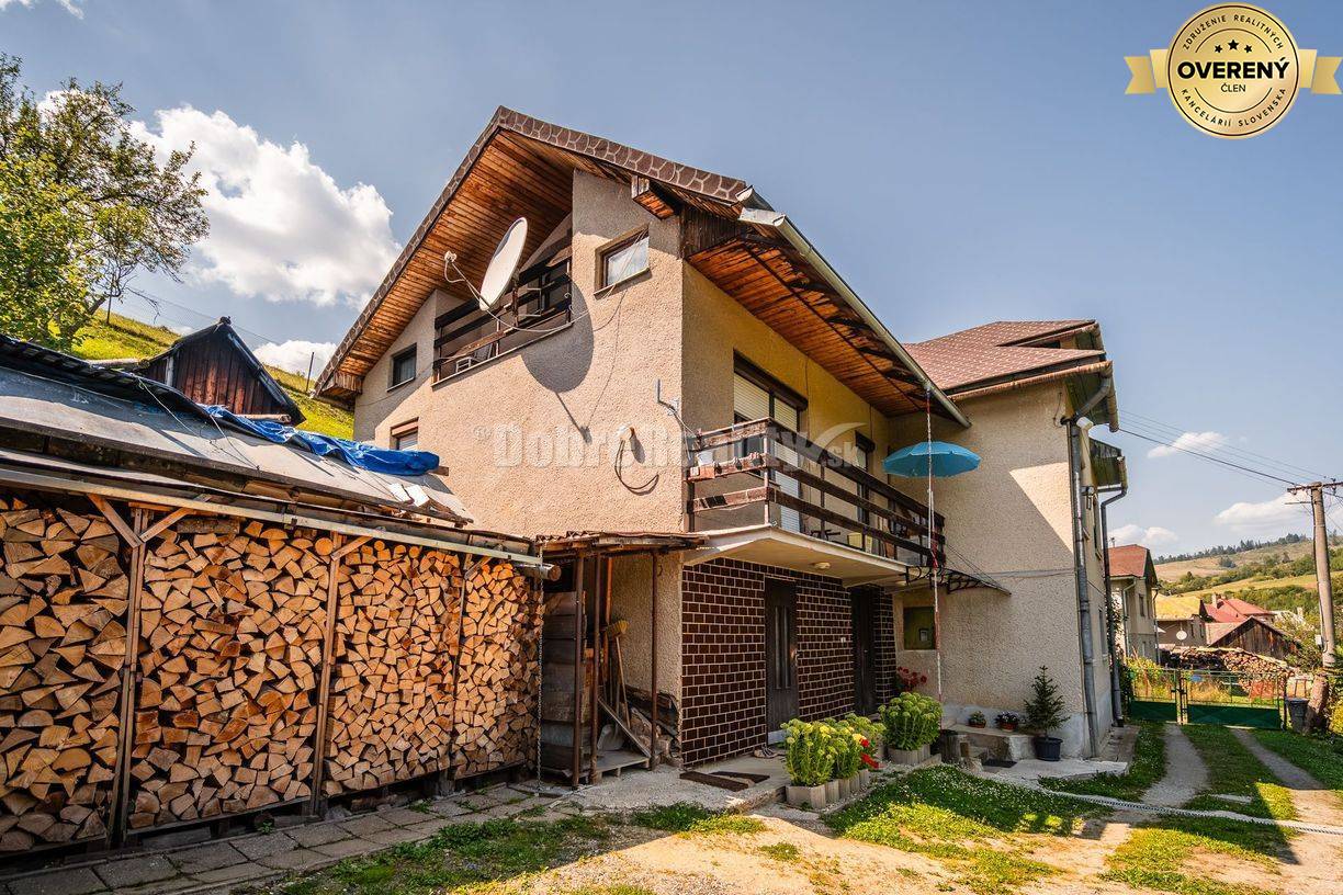 PREDAJ: Veľký rodinný dom s hospodárskym zázemím, dielňami a záhradou,