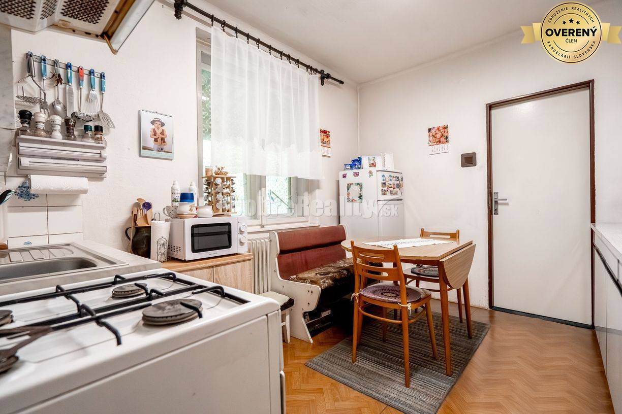 PREDAJ: Veľký rodinný dom s hospodárskym zázemím, dielňami a záhradou,