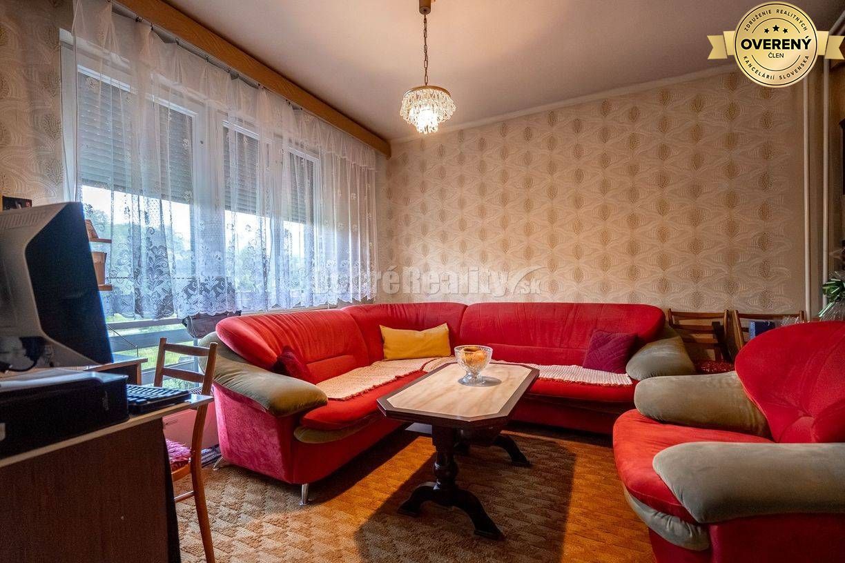 Veľký rodinný dom s hospodárskym zázemím, dielňami a záhradou