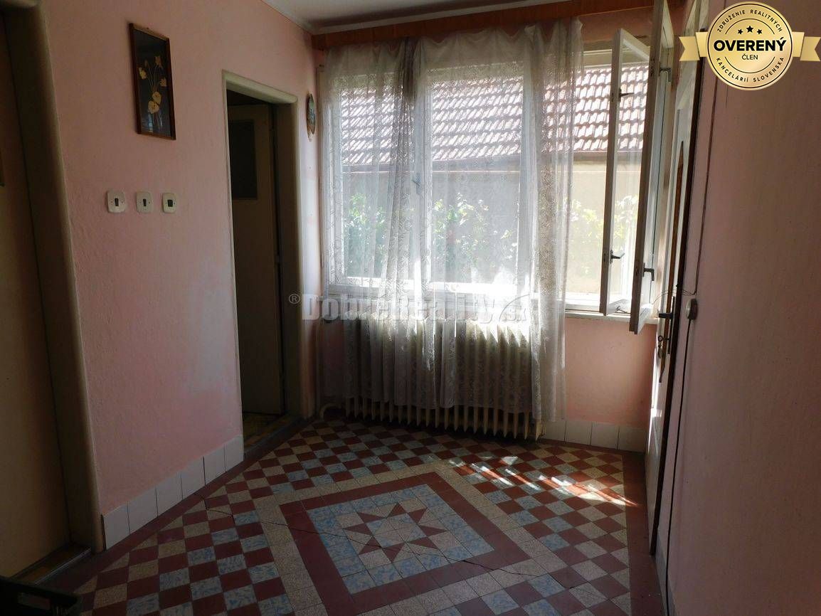 Ponúkame Vám na predaj 4-izb. rodinný dom vo Dvoroch nad Žitavou .