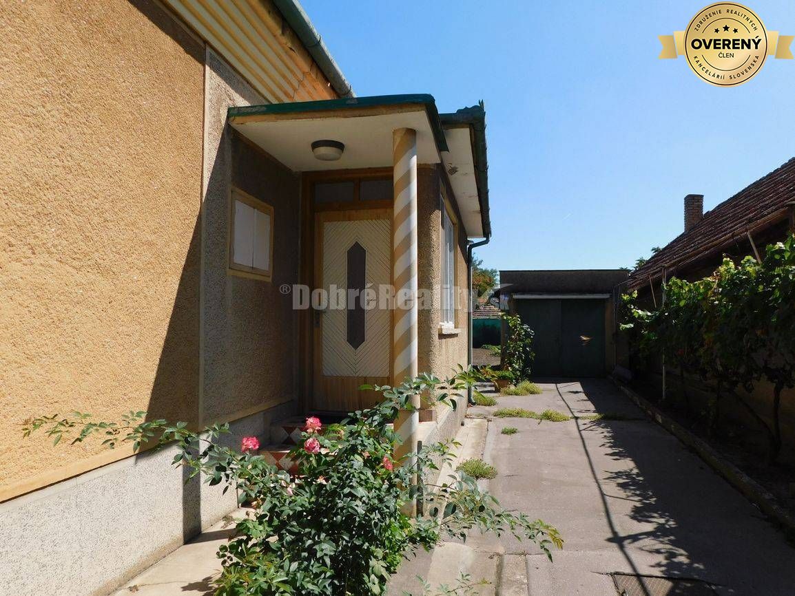 Ponúkame Vám na predaj 4-izb. rodinný dom vo Dvoroch nad Žitavou .