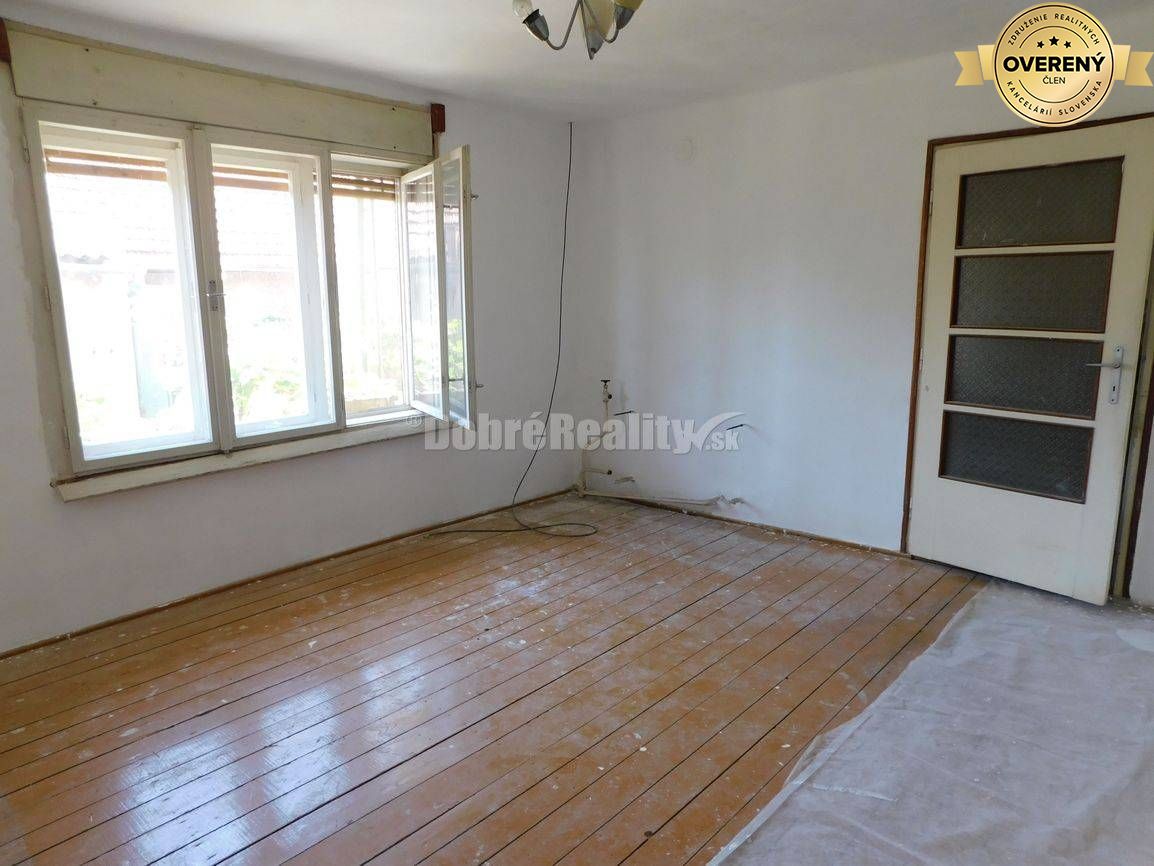 Ponúkame Vám na predaj 4-izb. rodinný dom vo Dvoroch nad Žitavou .