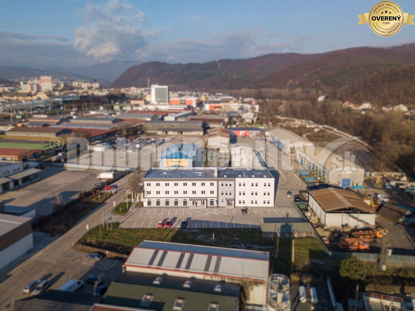 Obchodný (administratívny) priestor 24/7, 173 m2, Zvolenská cesta