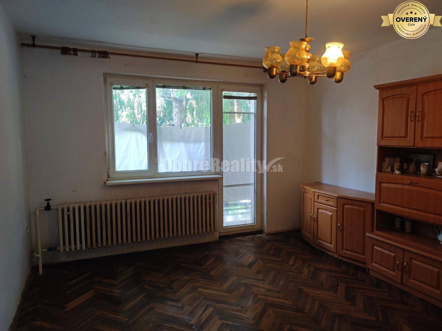 Dvojgeneračný RD v Ludaniciach, tichá ulica