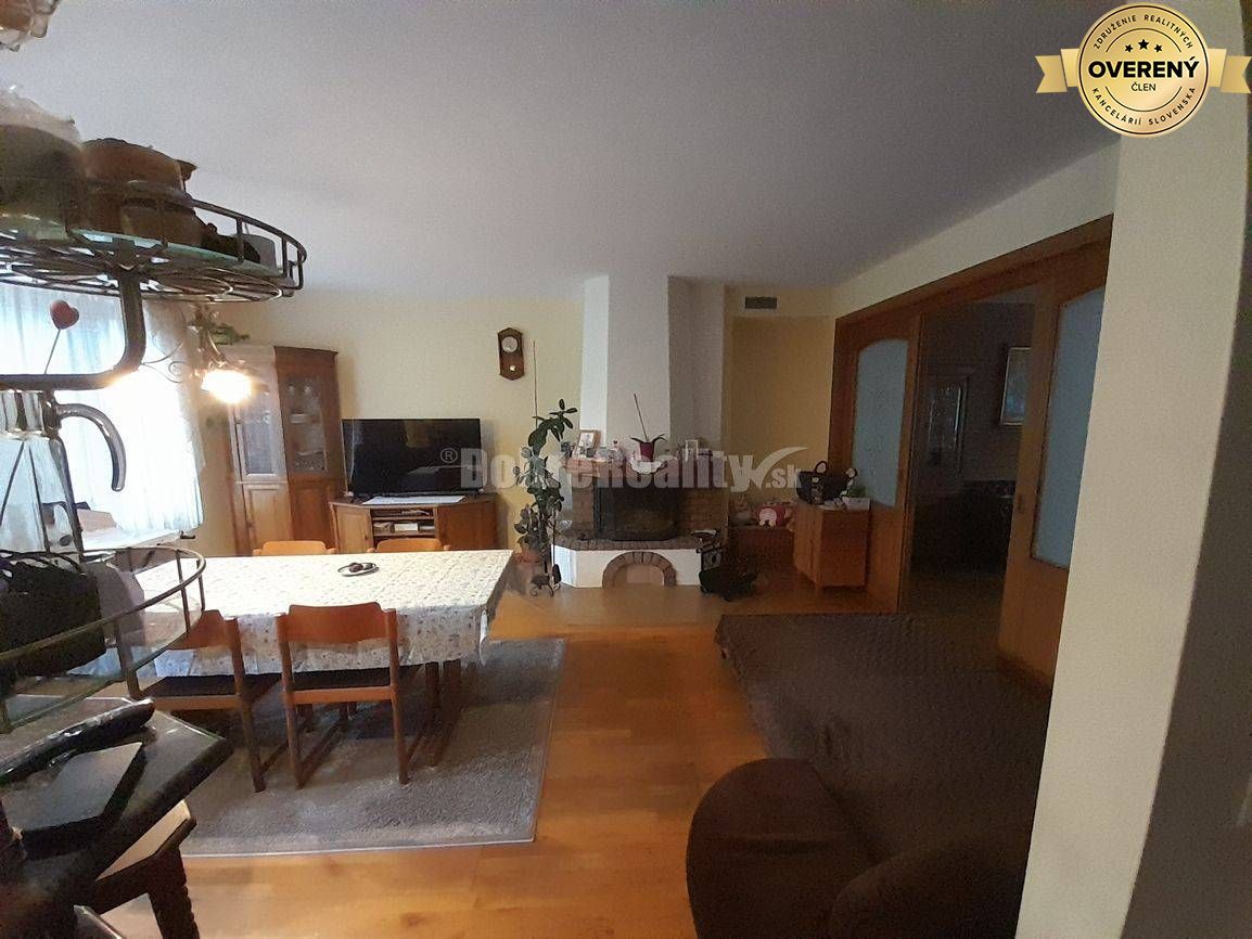 Nadštandartný 6 izbový rodinný dom v Nových Zámkoch