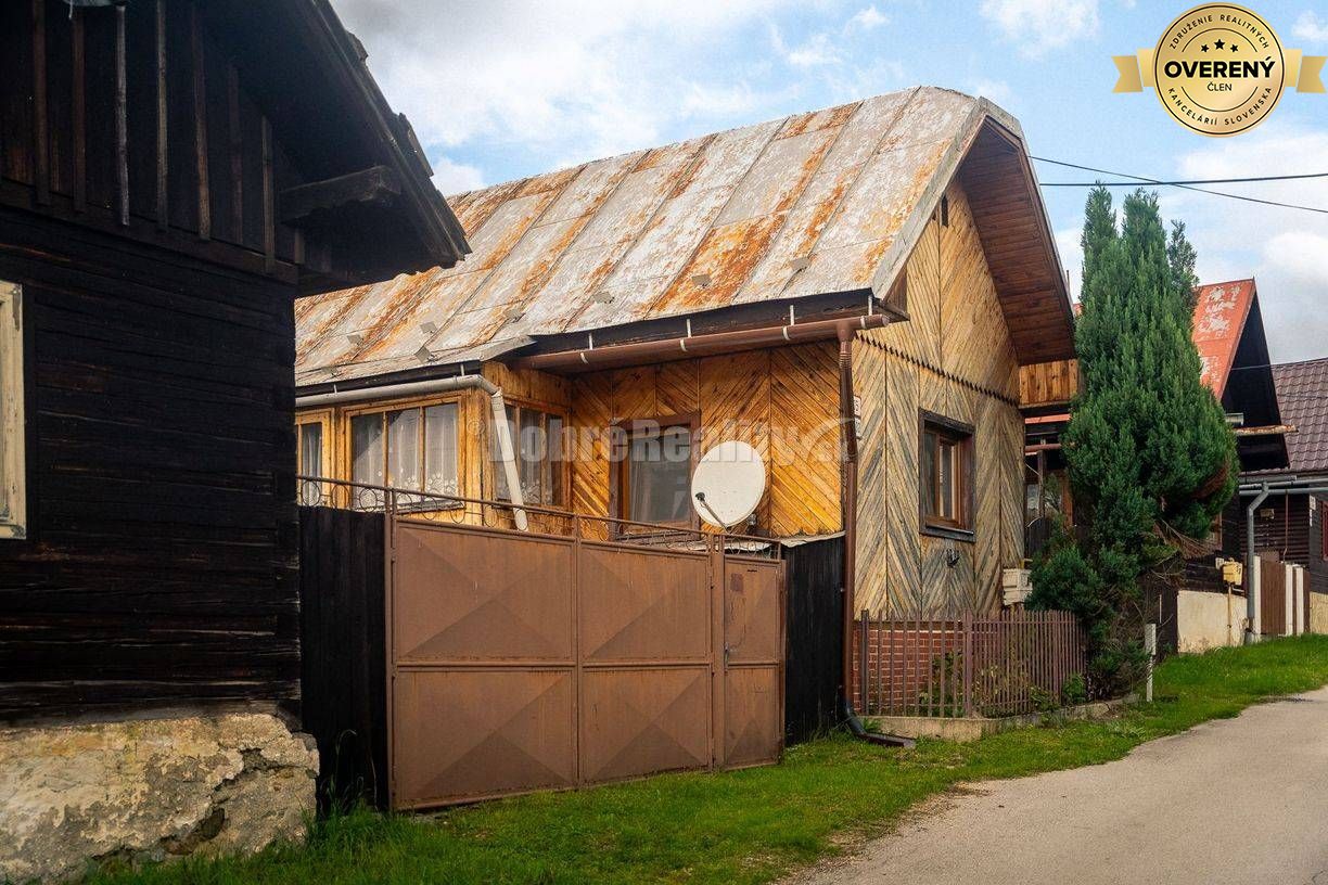 PREDAJ: Drevenica pri Ždiarskom potoku s príjemnou verandou, 135 m2, P