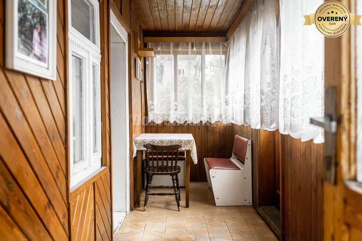 PREDAJ: Drevenica pri Ždiarskom potoku s príjemnou verandou, 135 m2, P