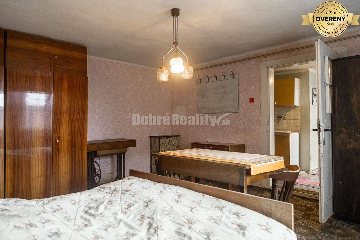 PREDAJ: Drevenica pri Ždiarskom potoku s príjemnou verandou, 135 m2, P