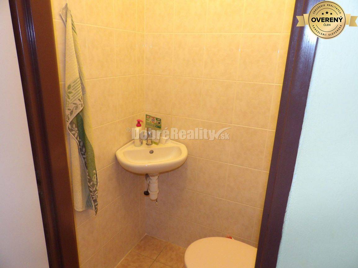 Trojizbák v príjemnej časti Šale na PREDAJ