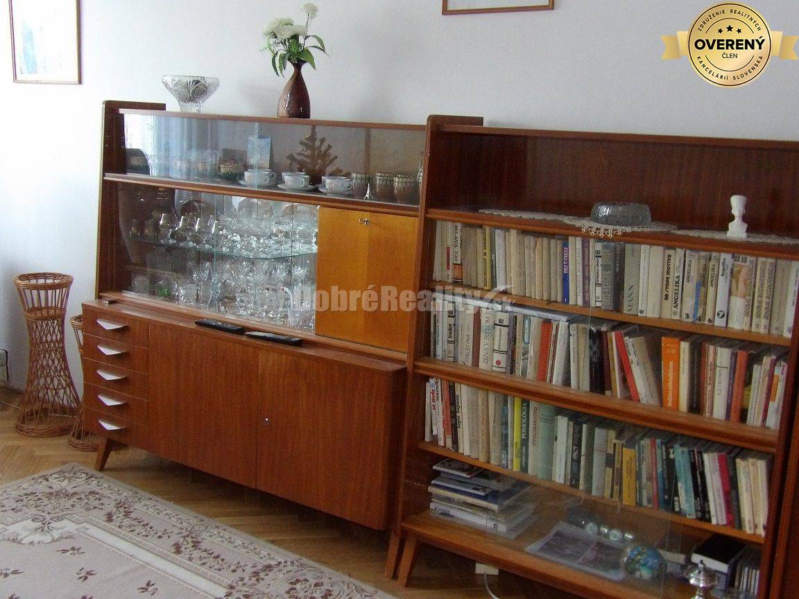 Trojizbák v príjemnej časti Šale na PREDAJ