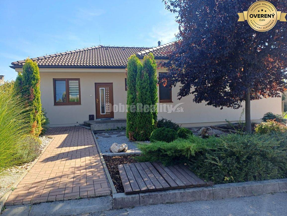 Na predaj moderný rodinný dom v tichej časti Beladíc – Pustý Chotár