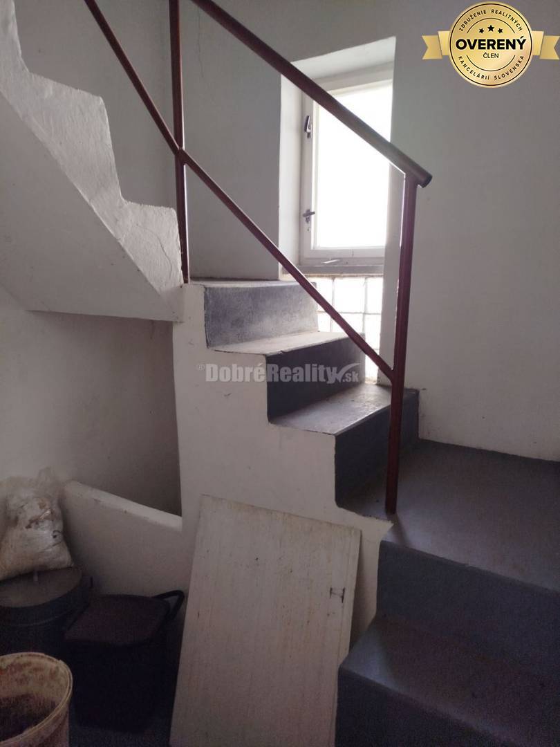 Rodinný dom s veľkým pozemkom v tichom a krásnom prostredí pod Považs