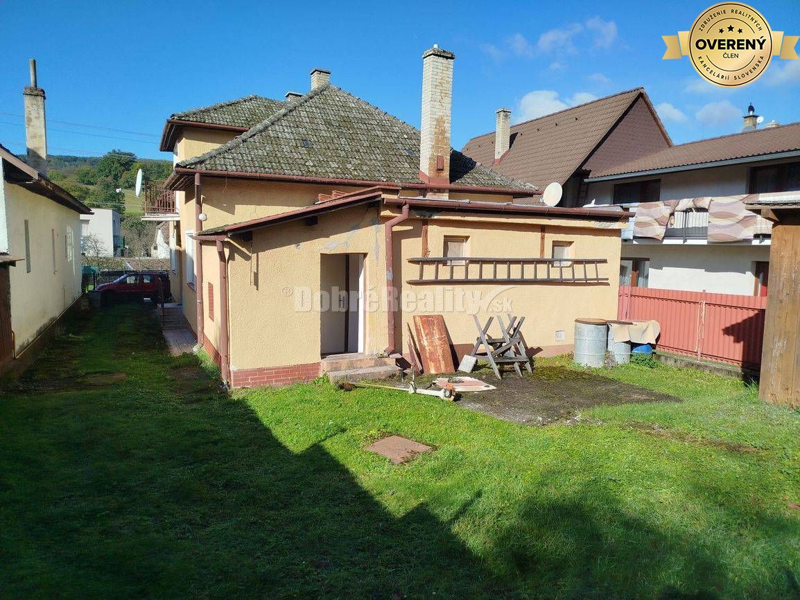 Rodinný dom s veľkým pozemkom v tichom a krásnom prostredí pod Považs