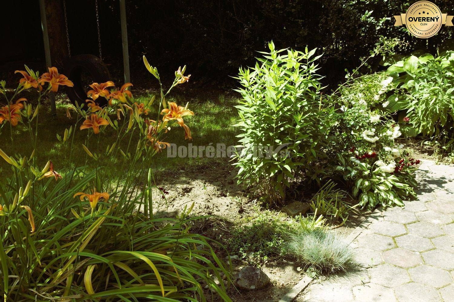 DOBRÉ REALITY - Sympatická rekreačná chatka so záhradou na predaj