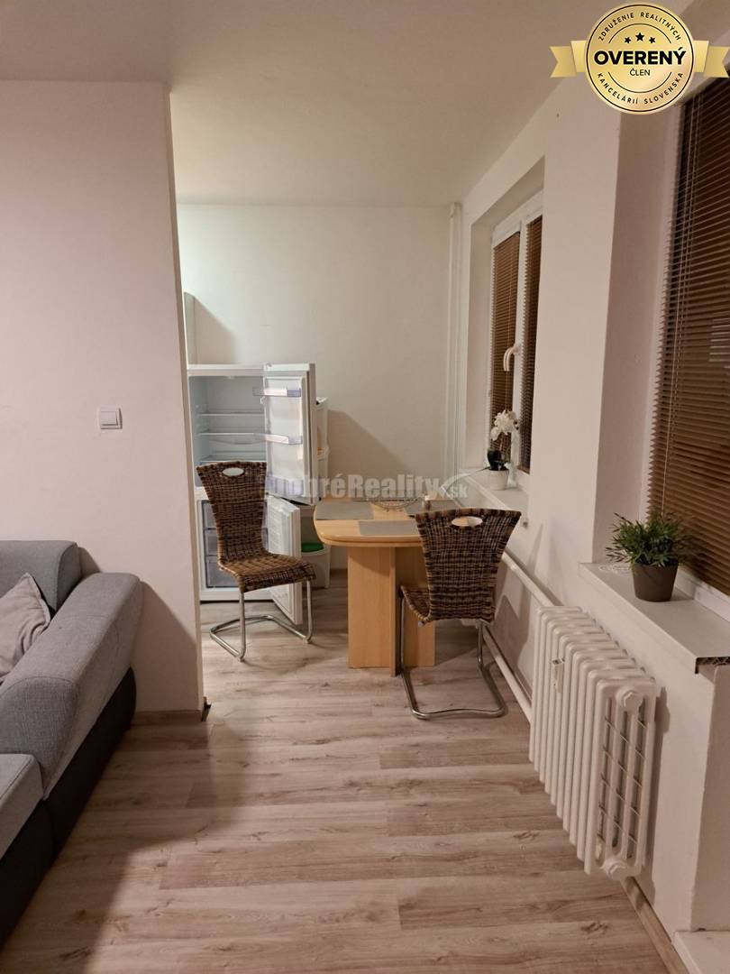 Ponúkame na prenájom trojizbový mezonetový byt v Trenčíne.