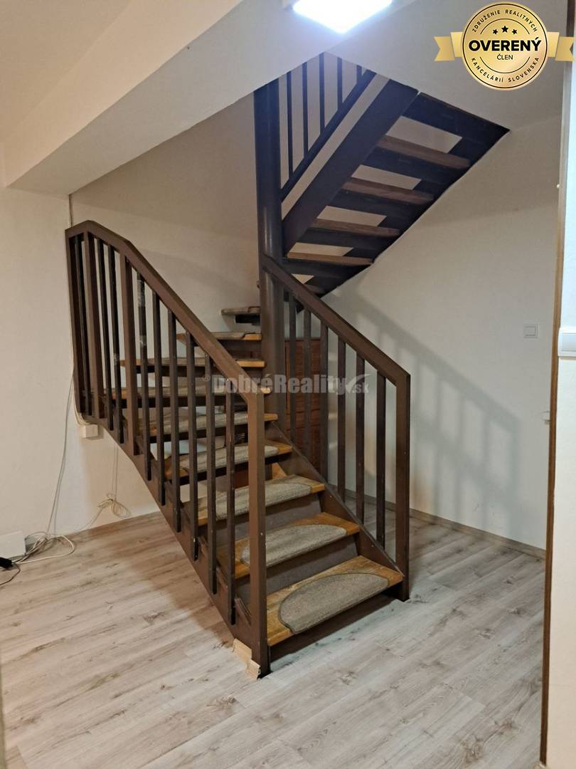 Ponúkame na prenájom trojizbový mezonetový byt v Trenčíne.