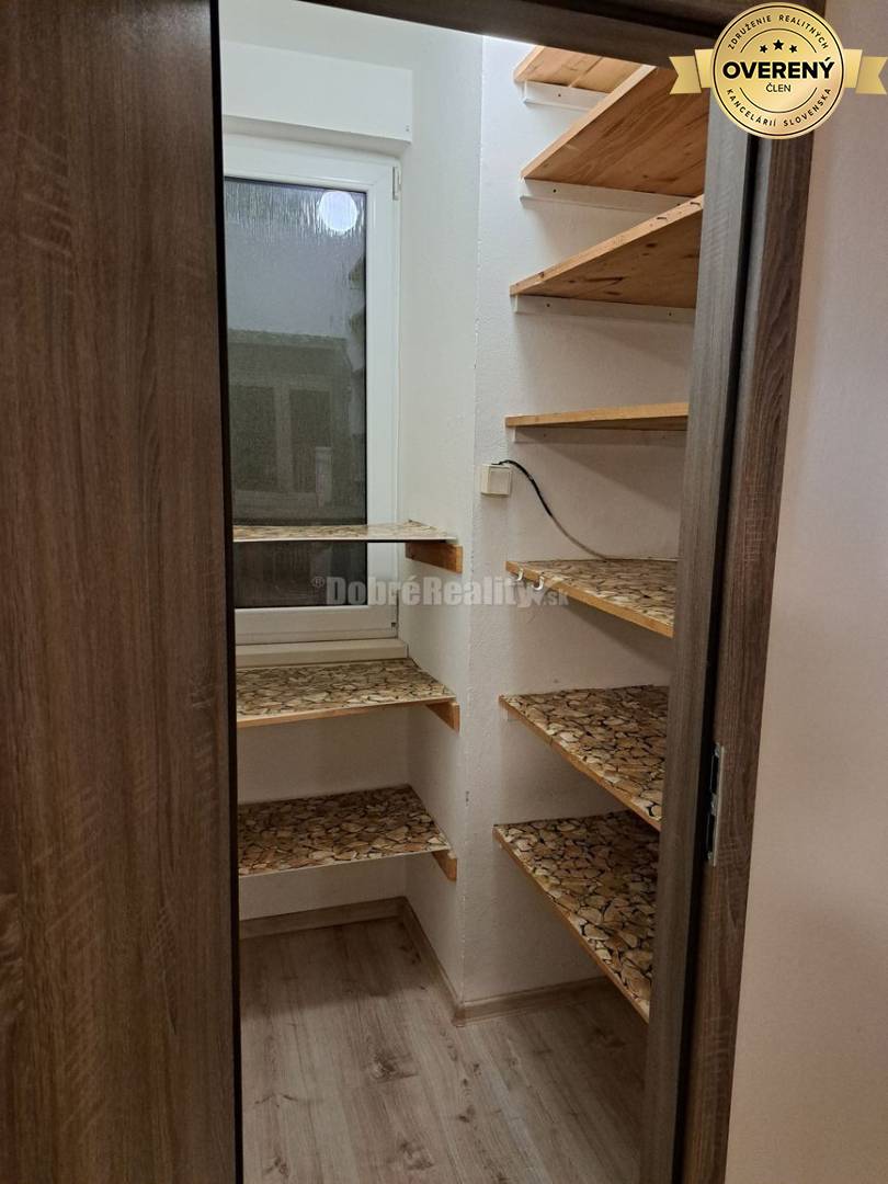 Ponúkame na prenájom trojizbový mezonetový byt v Trenčíne.